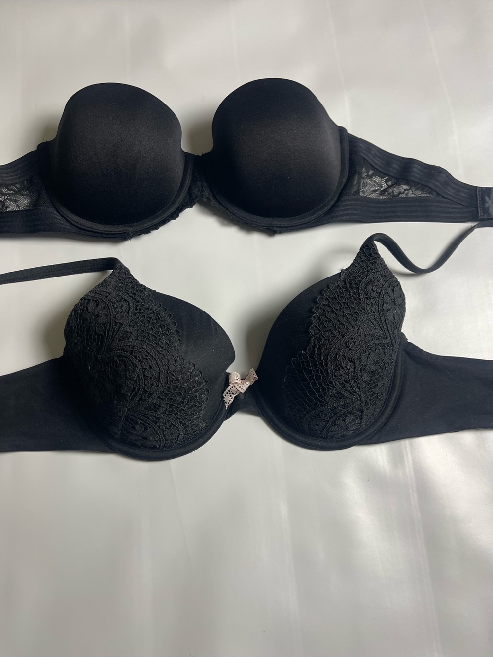 Victoria's Secret body by Victoria 34C Black perfect coverage bra. 2pc